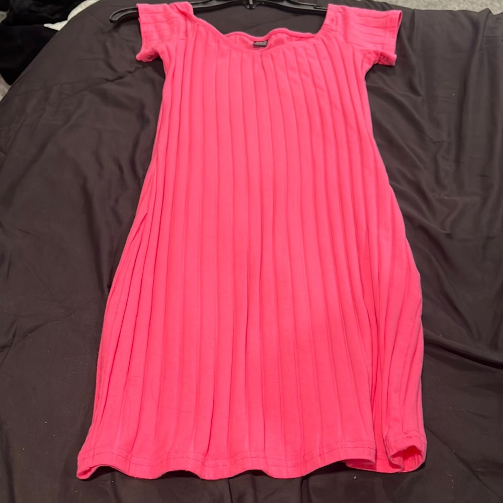 hot pink thin ish dress v neck short sleeve